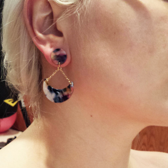 MAKE AN OFFER ;)Geometric half moon drop earrings. - Picture 2 of 7